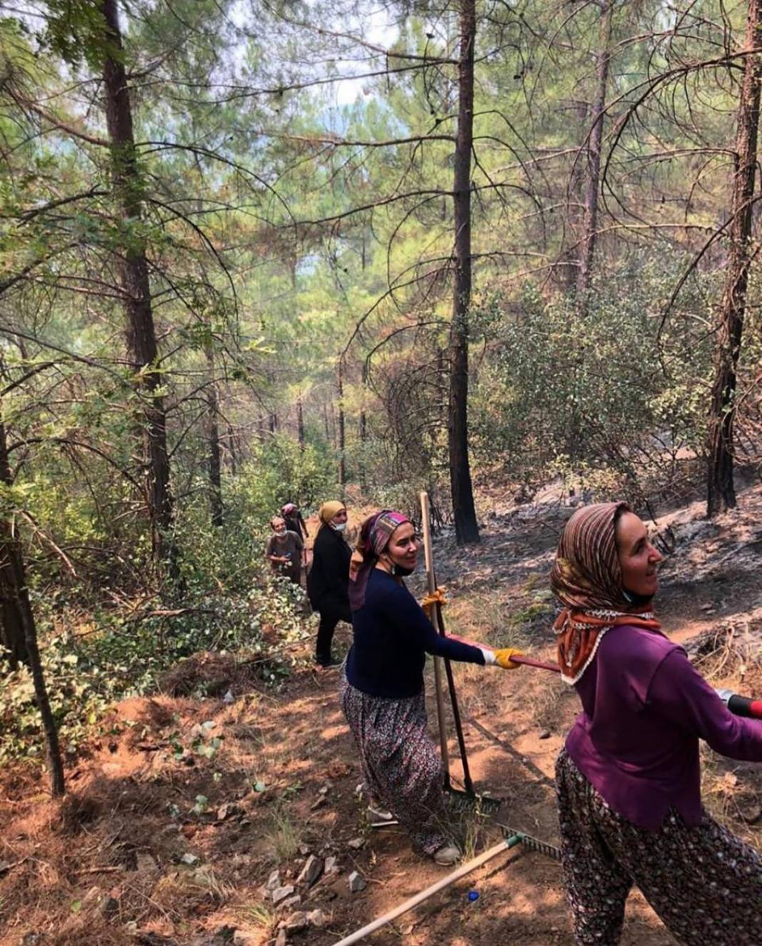 Kadınlar ön cephede! Manavgat'ta alevlerle mücadelede 6'ncı gün 11